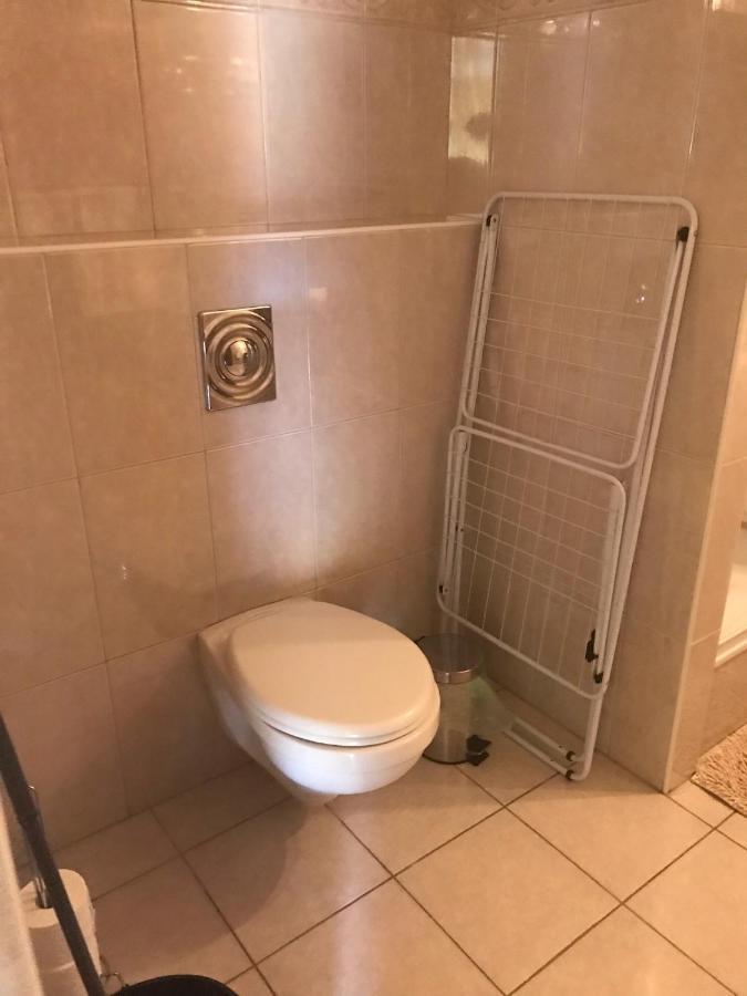 Vida Apartman Sarvar Ngoại thất bức ảnh