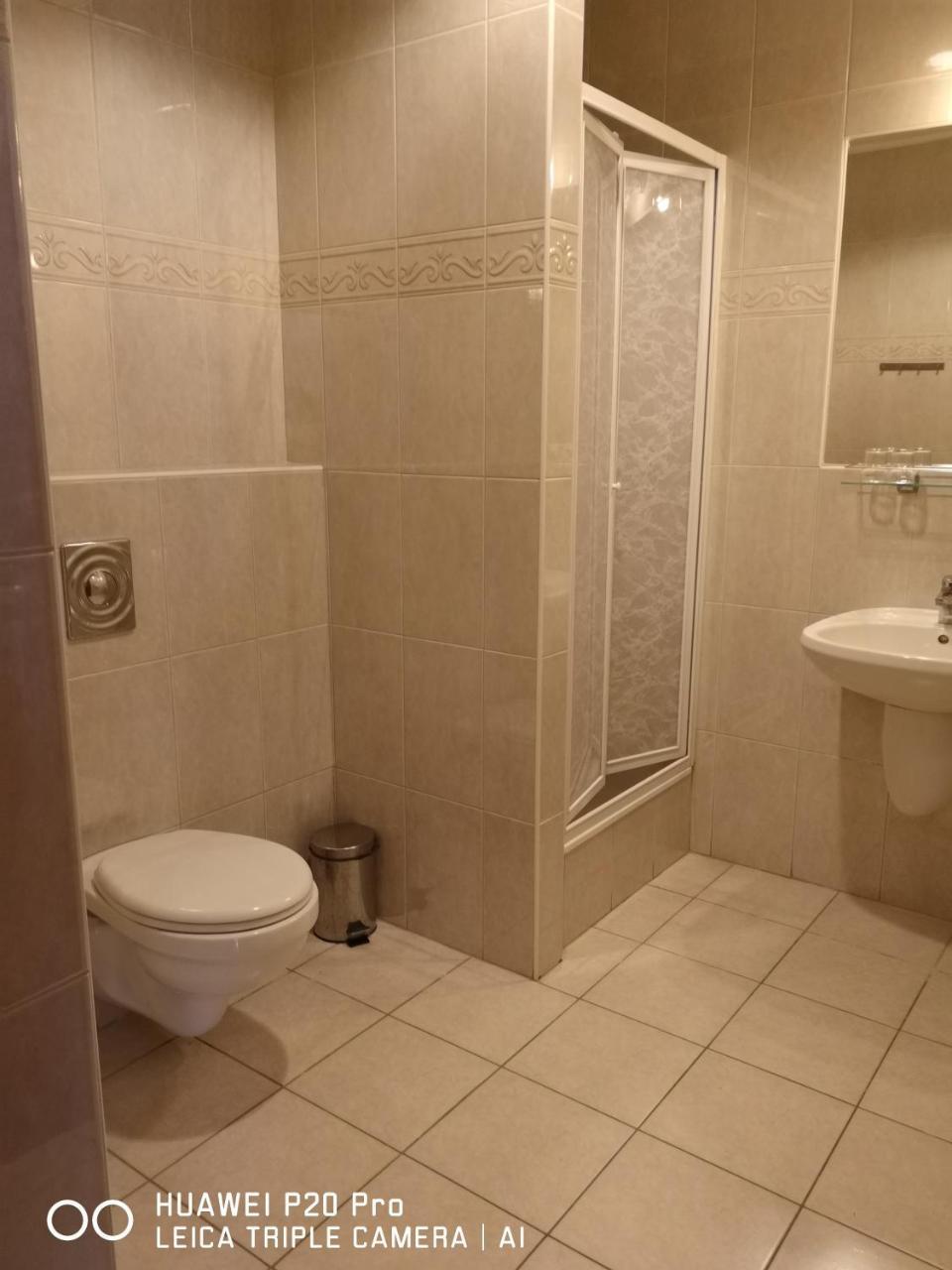 Vida Apartman Sarvar Ngoại thất bức ảnh